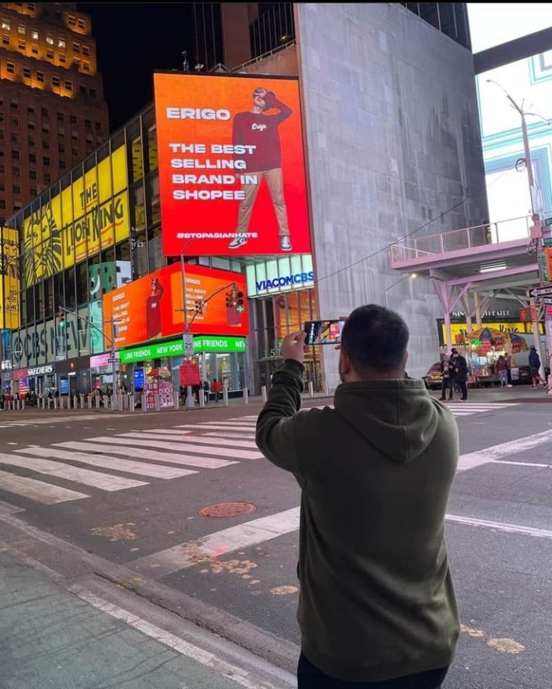 Iklan Erigo di New York Times Square
