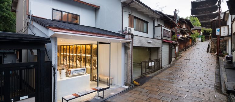 Outlet coffeeshop pertama %Arabica di Higashiyama, Kyoto