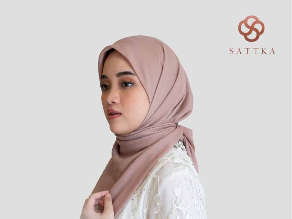 Hijab Ultrafine Voal dari Sattka merupakan hijab bebas lepek, adem, ringan, dan mudah di bentuk.