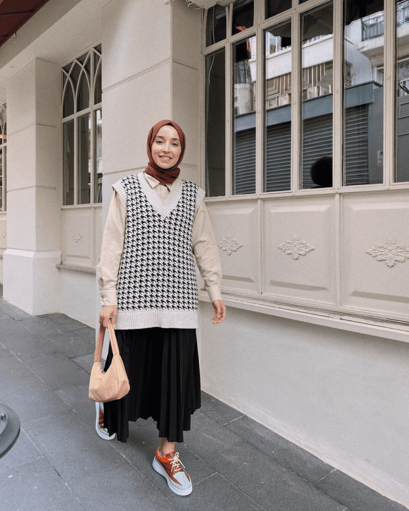 Outfit trendy prempuan Layering Style
