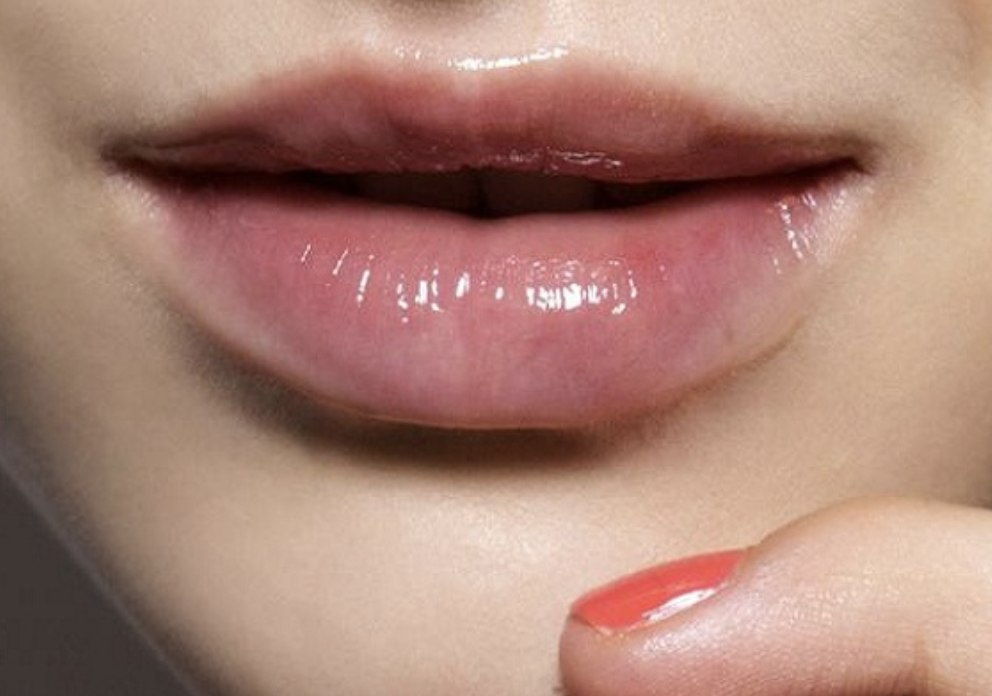 bibir menghindari Bahaya Penggunaan Lipstik yang Tidak Aman