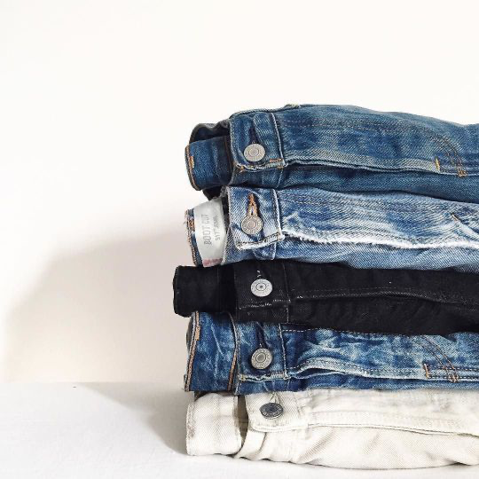 basic fashion items salah satunya jeans yang wajib punya karena timeless