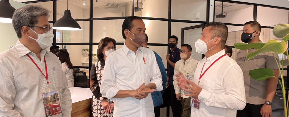 Kunjungan Presiden Joko Widodo yang disambut oleh Purwa Hartono MSCNG BSCS selaku Founder dan CEO Purwadhika pada Desember 2021.