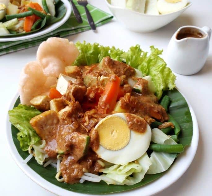 resep makanan sehari hari yang cepat dan mudah, salad khas orang indonesia adalah gado-gado