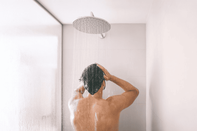 cara merawat rambut dengan mandi tidak terburu-buru