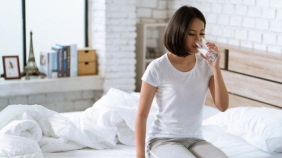 manfaat minum air putih sebelum tidur