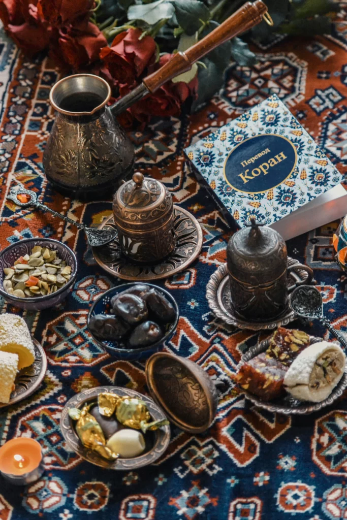 Kopi khas Turki disajikan di dalam ceret tembaga