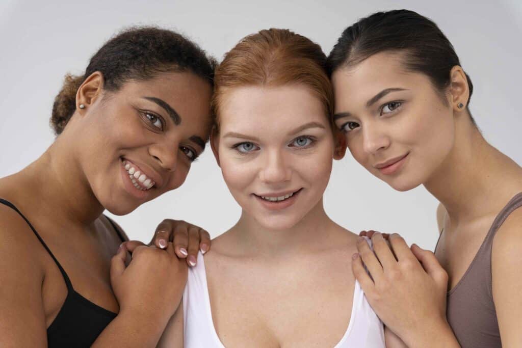 3 foto wanita yang memiliki undertone kulit yang berbeda-beda