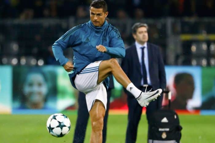 Sepatu bola Ronaldo