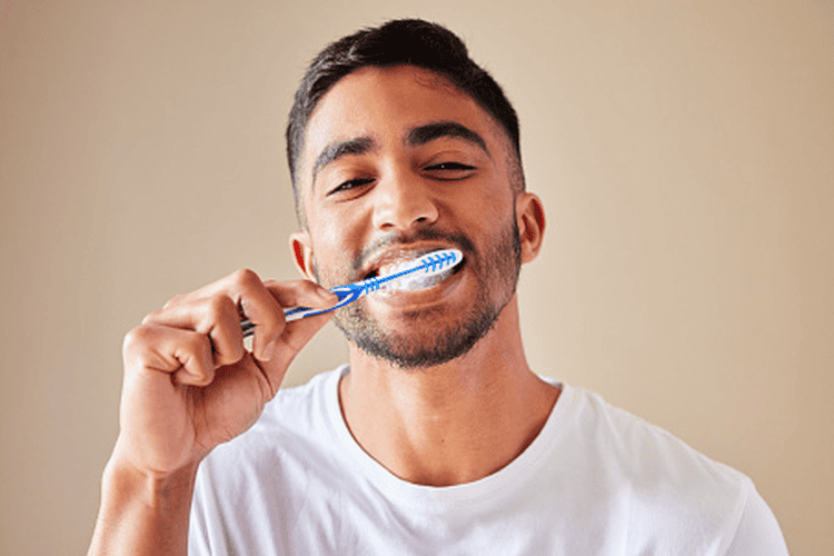 cara merawat gigi dengan sikat gigi
